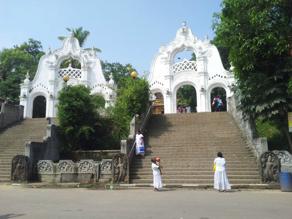 阿输迦拉马雅寺